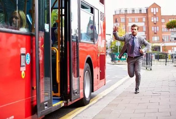 條形智能電子公交站牌：實現(xiàn)出行信息科學(xué)化、數(shù)據(jù)化、可視化