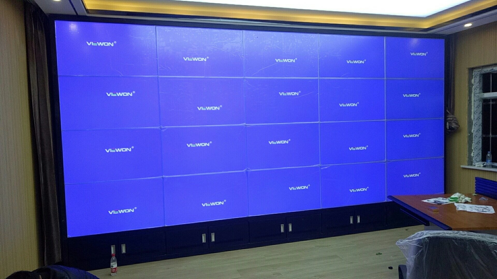 條形屏：探尋未來商用顯示領域的可能性